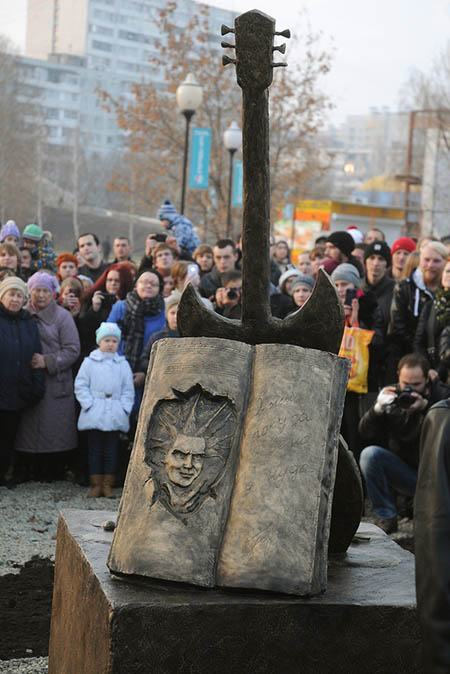 В воронежском парке Победы установили памятник Михаилу Горшенёву